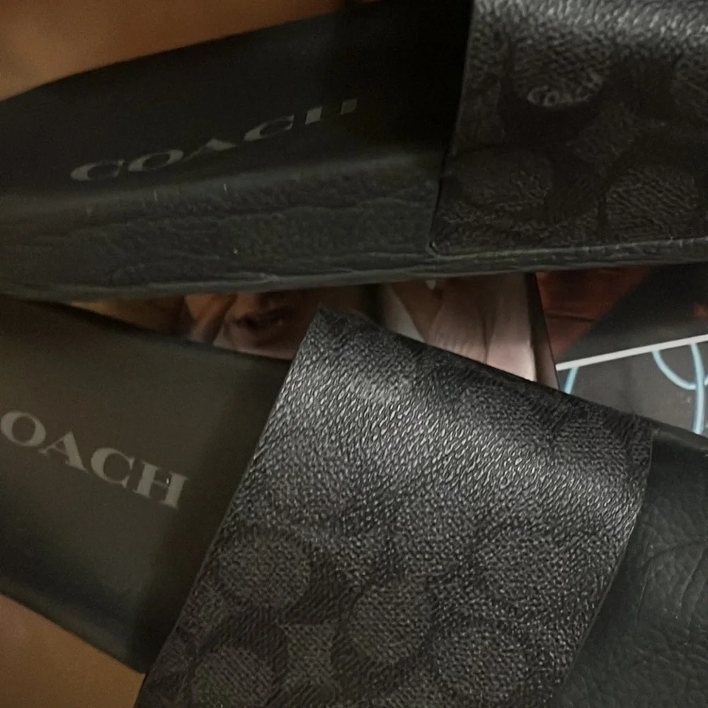 ⚫️ 🦁 ⚫️• Coach x Sun’s Out…. 🦶🏻 … vibes • 🦁⚫️🦁 - Picture 8 of 12